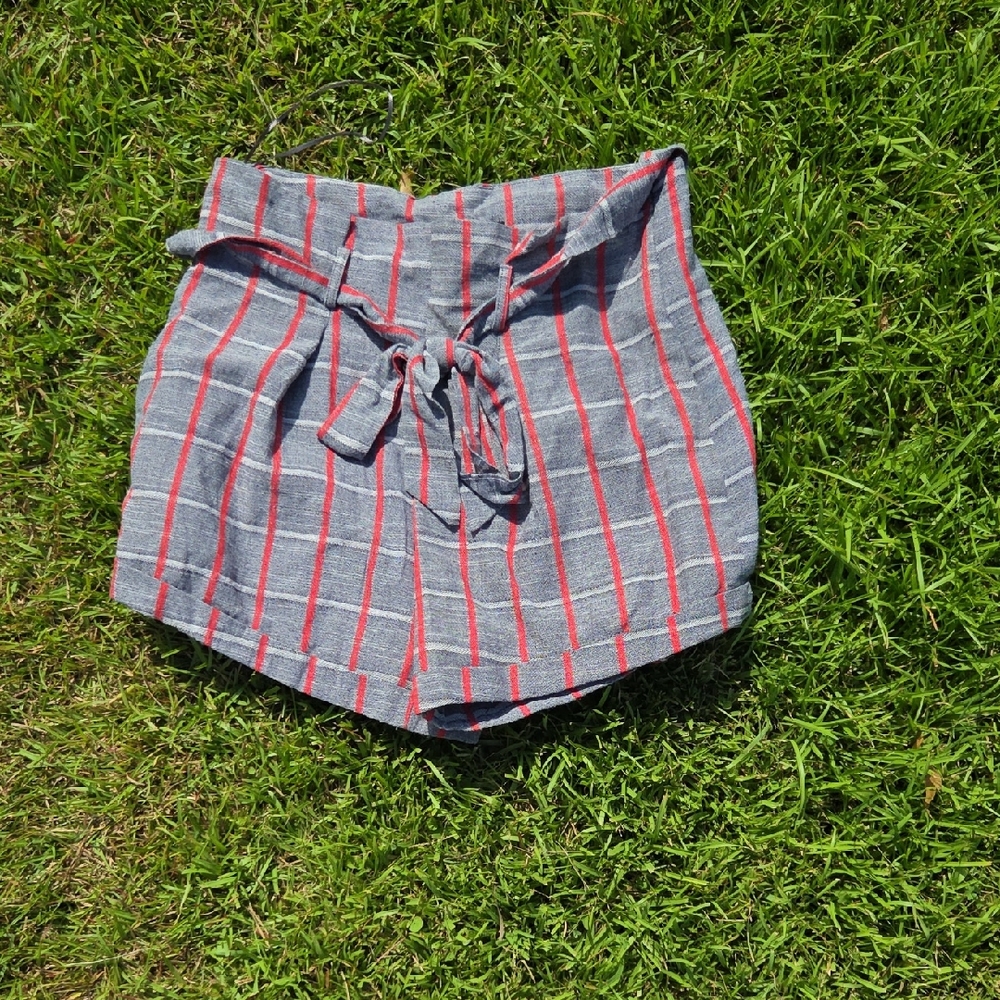 Akaiv Gray and Red High Waist Plaid Shorts with Tie Belt Size L